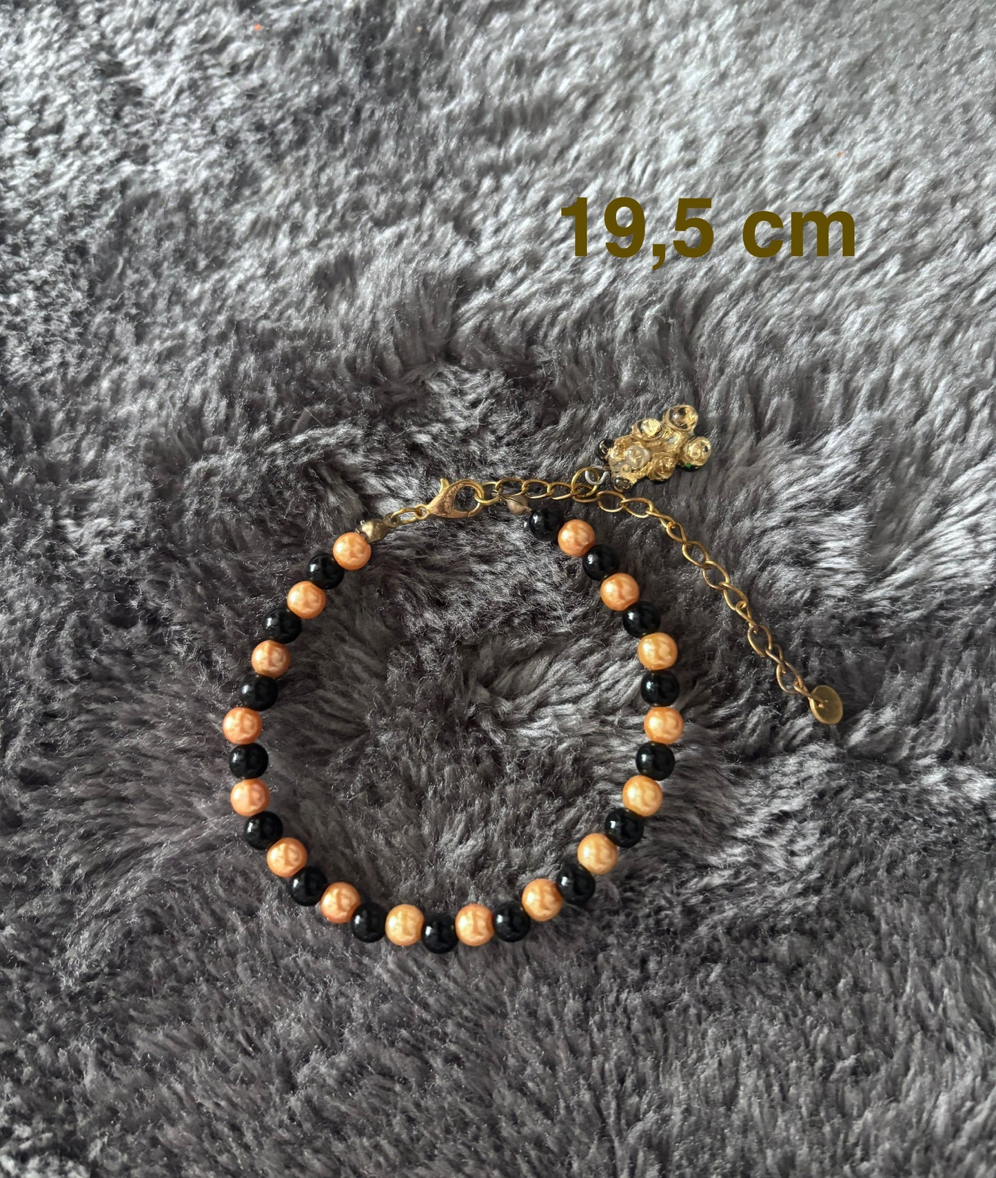 Handgemaakte armband van 19,5 cm met zwarte en goudkleurige kralen, verstelbare gouden sluiting