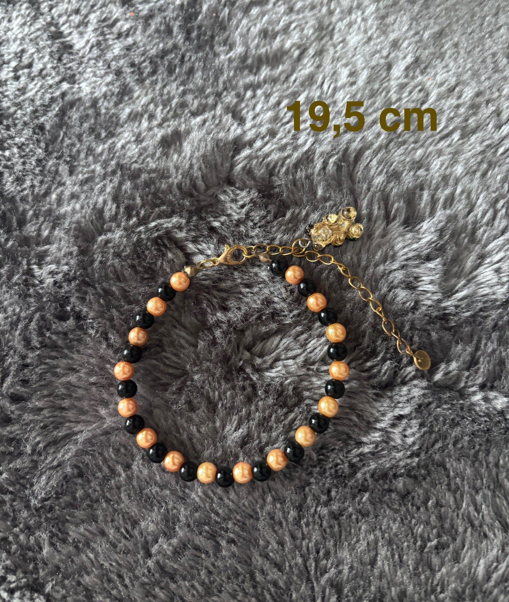 Handgemaakte armband van 19,5 cm met zwarte en goudkleurige kralen, verstelbare gouden sluiting