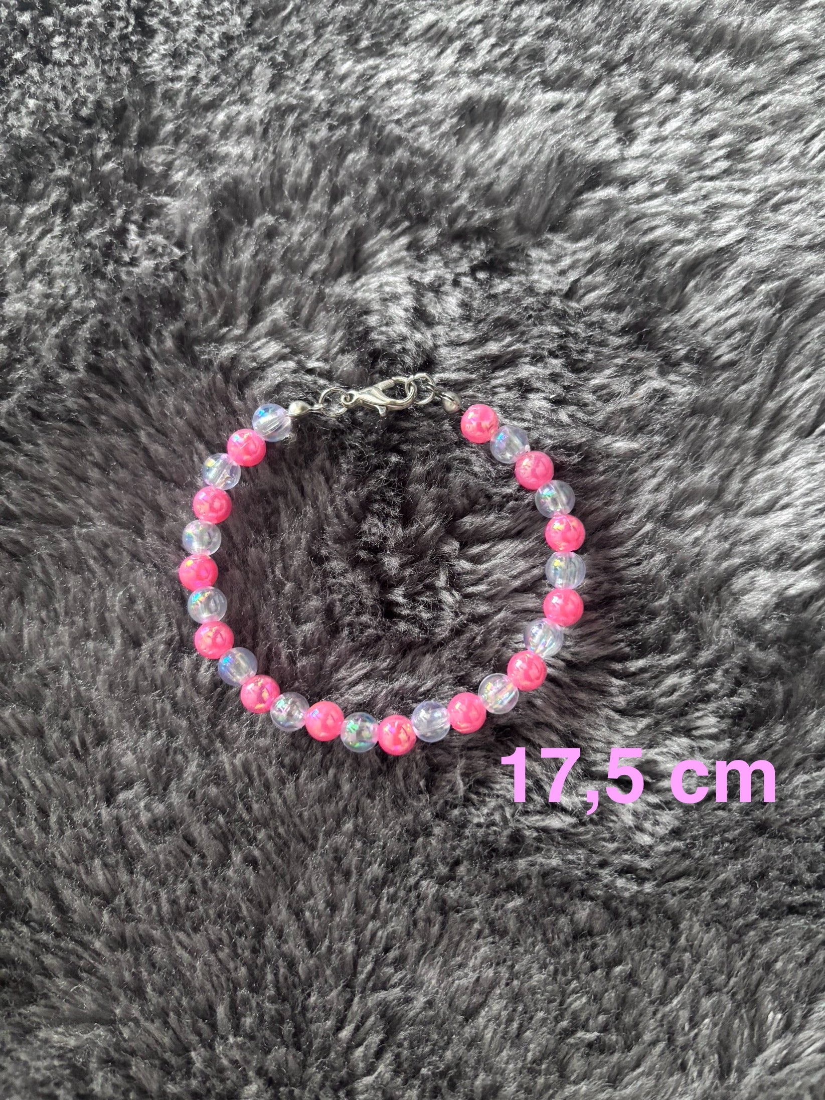 Handgemaakte roze en iriserend kralen armband van 17,5 cm