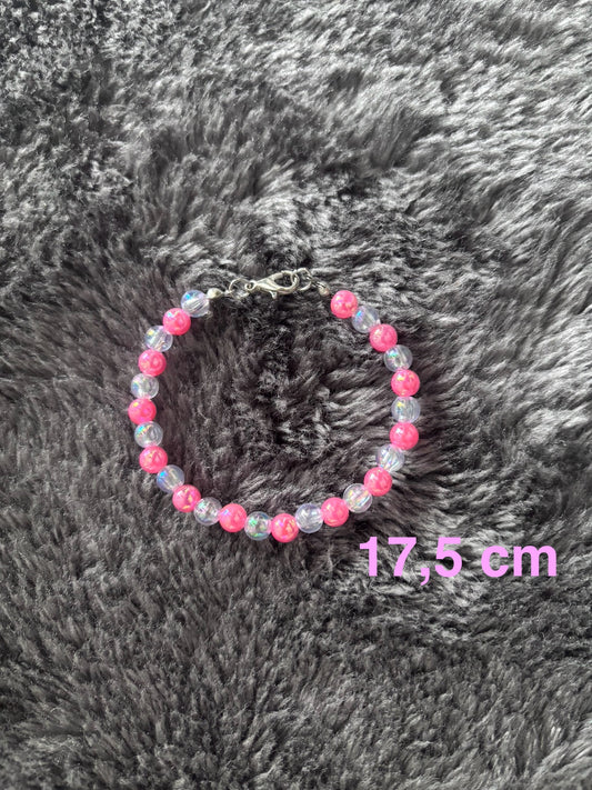 Handgemaakte roze en iriserend kralen armband van 17,5 cm