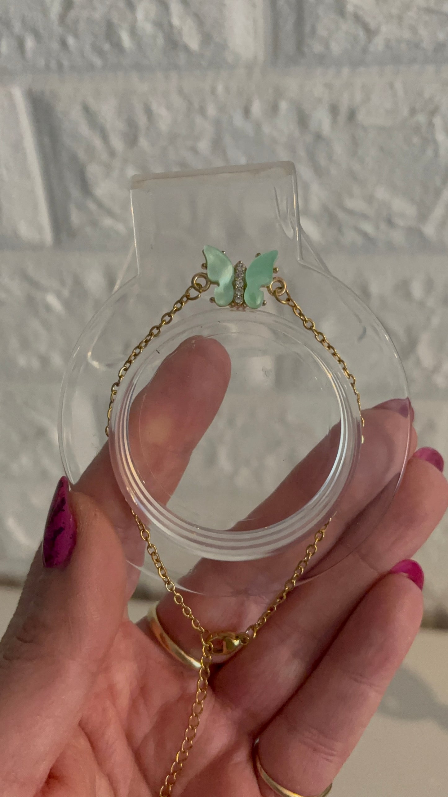 Handgemaakte gouden armband met vlinder bedel